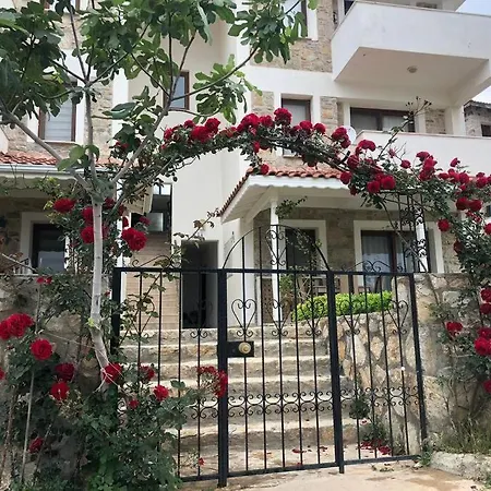 فيلة Sleeps 4, Spacious With A Large Garden - Awz 312