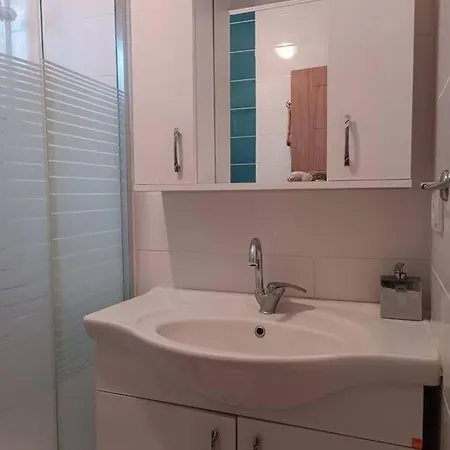 فيلة Sleeps 4, Spacious With A Large Garden - Awz 312 داتْشا